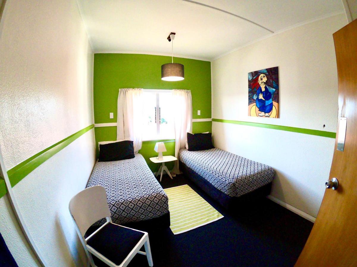Ducks & Drakes Boutique Motel & Backpackers Ню Плимут Екстериор снимка