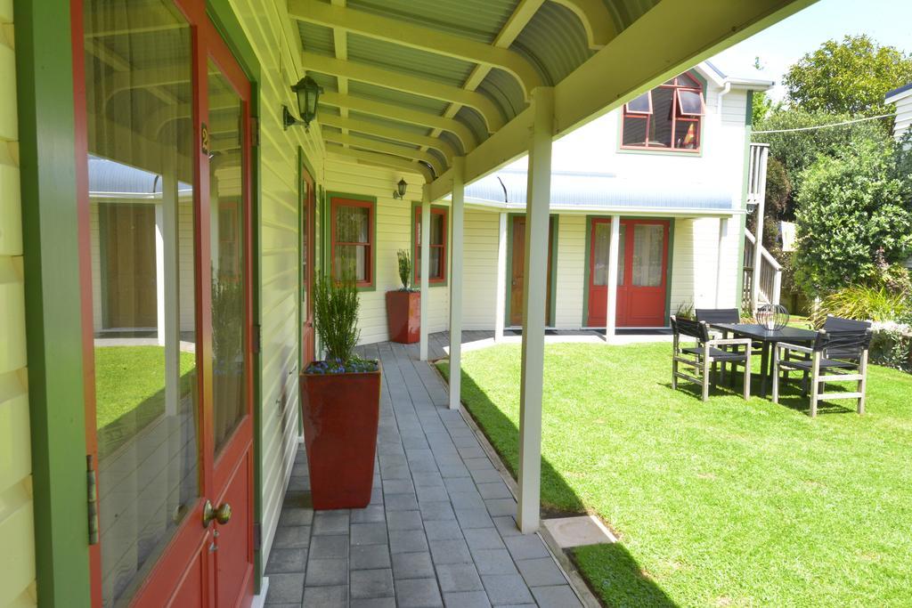 Ducks & Drakes Boutique Motel & Backpackers Ню Плимут Екстериор снимка