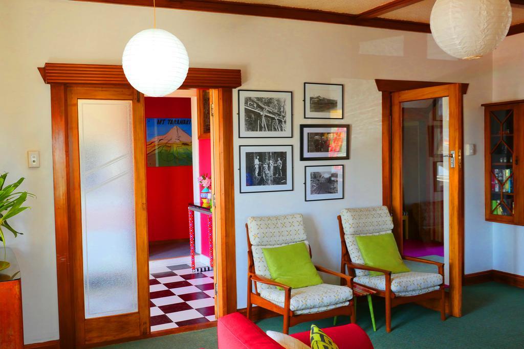 Ducks & Drakes Boutique Motel & Backpackers Ню Плимут Екстериор снимка