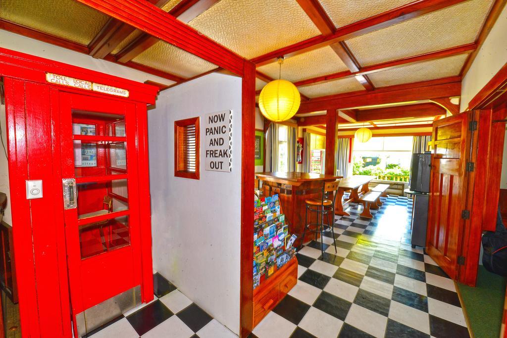 Ducks & Drakes Boutique Motel & Backpackers Ню Плимут Екстериор снимка