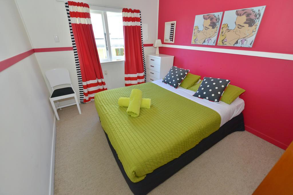 Ducks & Drakes Boutique Motel & Backpackers Ню Плимут Екстериор снимка