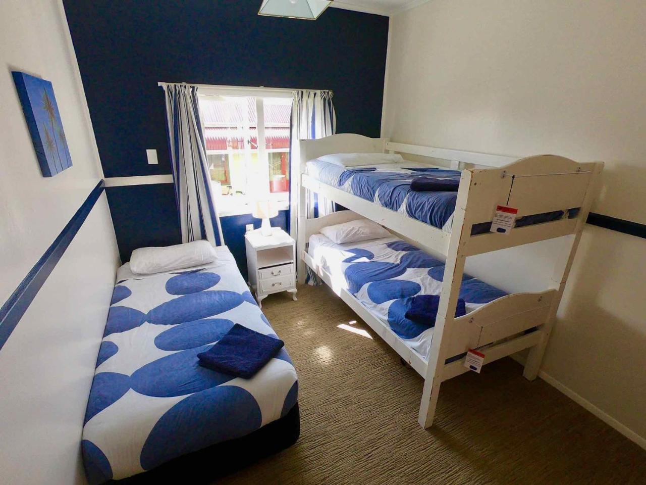 Ducks & Drakes Boutique Motel & Backpackers Ню Плимут Екстериор снимка